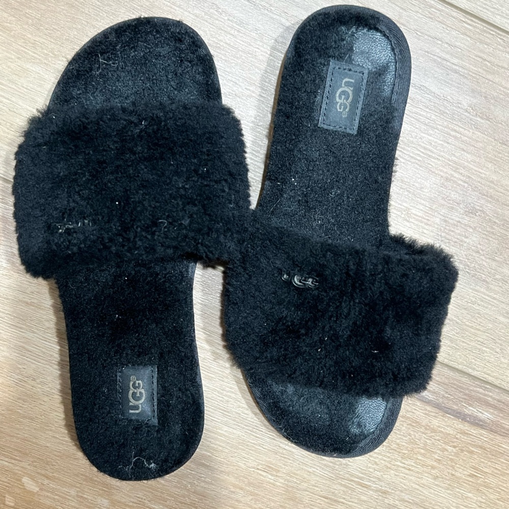 UGG Women's Black Furry Fuzzy Slippers Slides Sandals size 6 - Picture 2 of 4